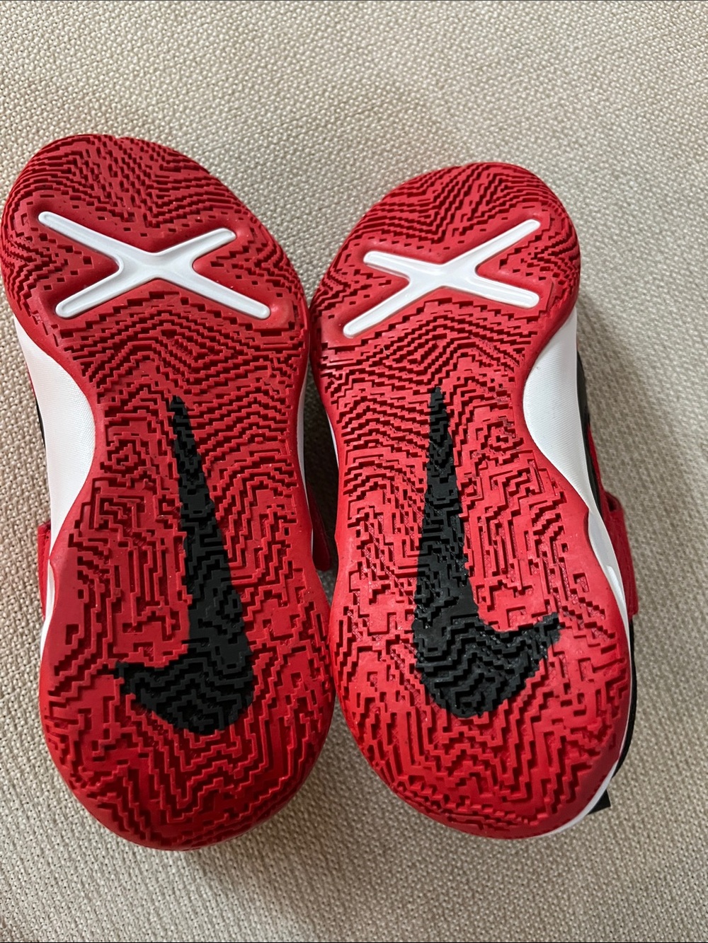 Nike kids Team Hustle D 10 sneakers - Picture 7 of 8